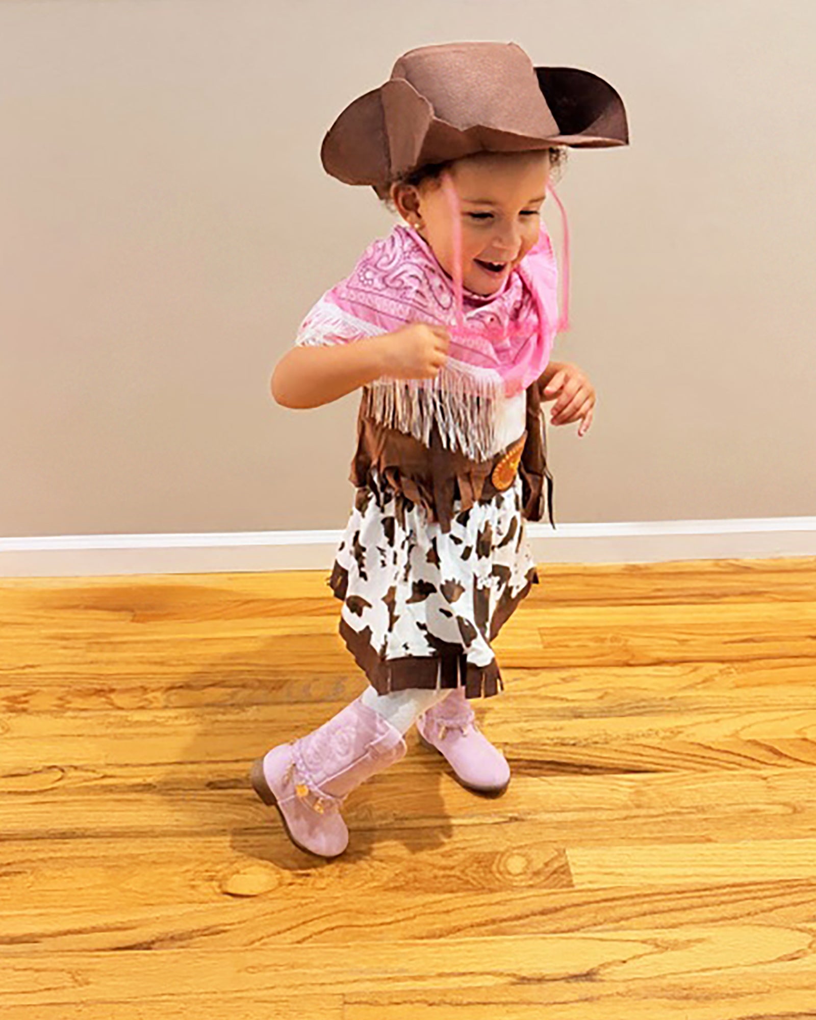 SM_2025_KIDS_Q4_EMPLOYEE_tleana_pink.jpg