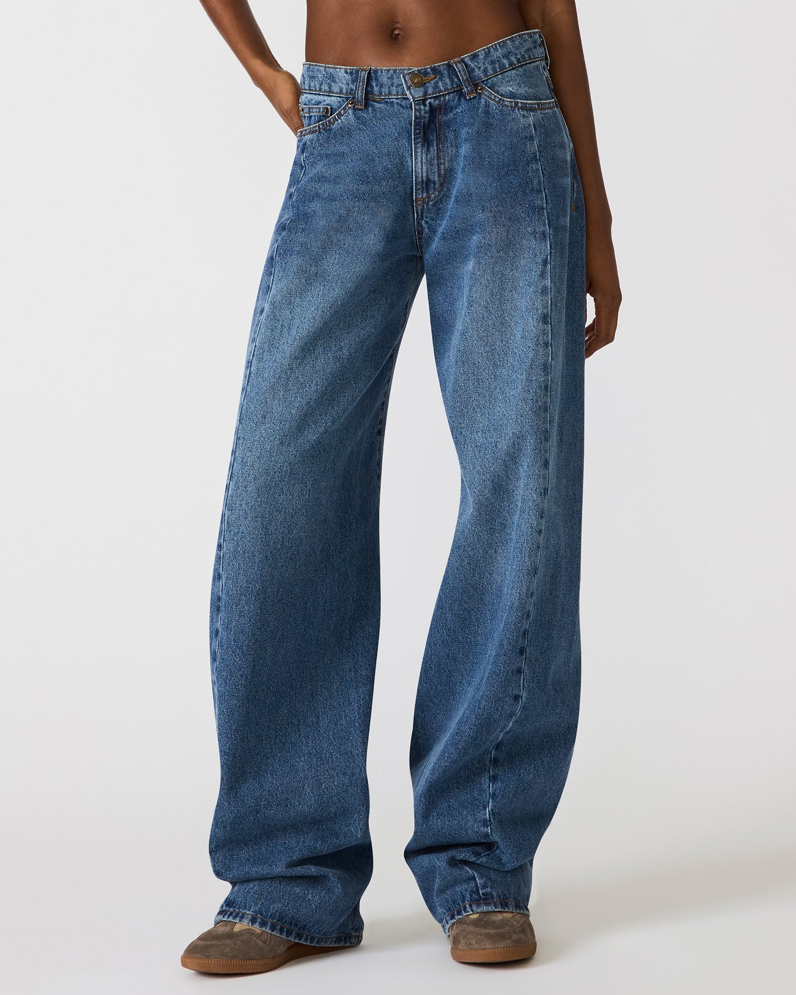 STEVEMADDEN_APPAREL_BP403697_CHLOE-WASH_02_bc370acb-c708-4bb2-be30-0e2e3dab8740.jpg