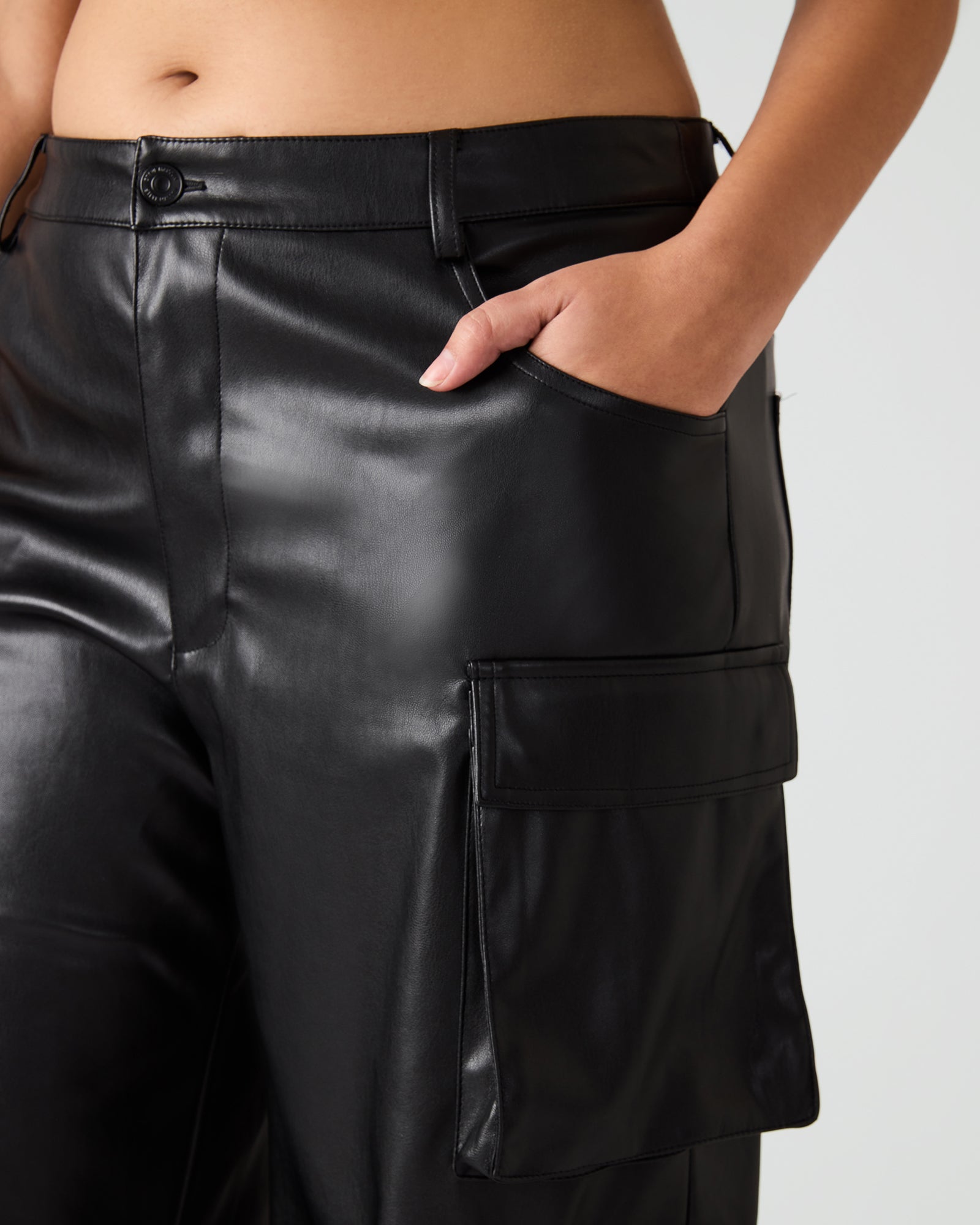 STEVEMADDEN_APPAREL_BP403778_BLACK_05.jpg