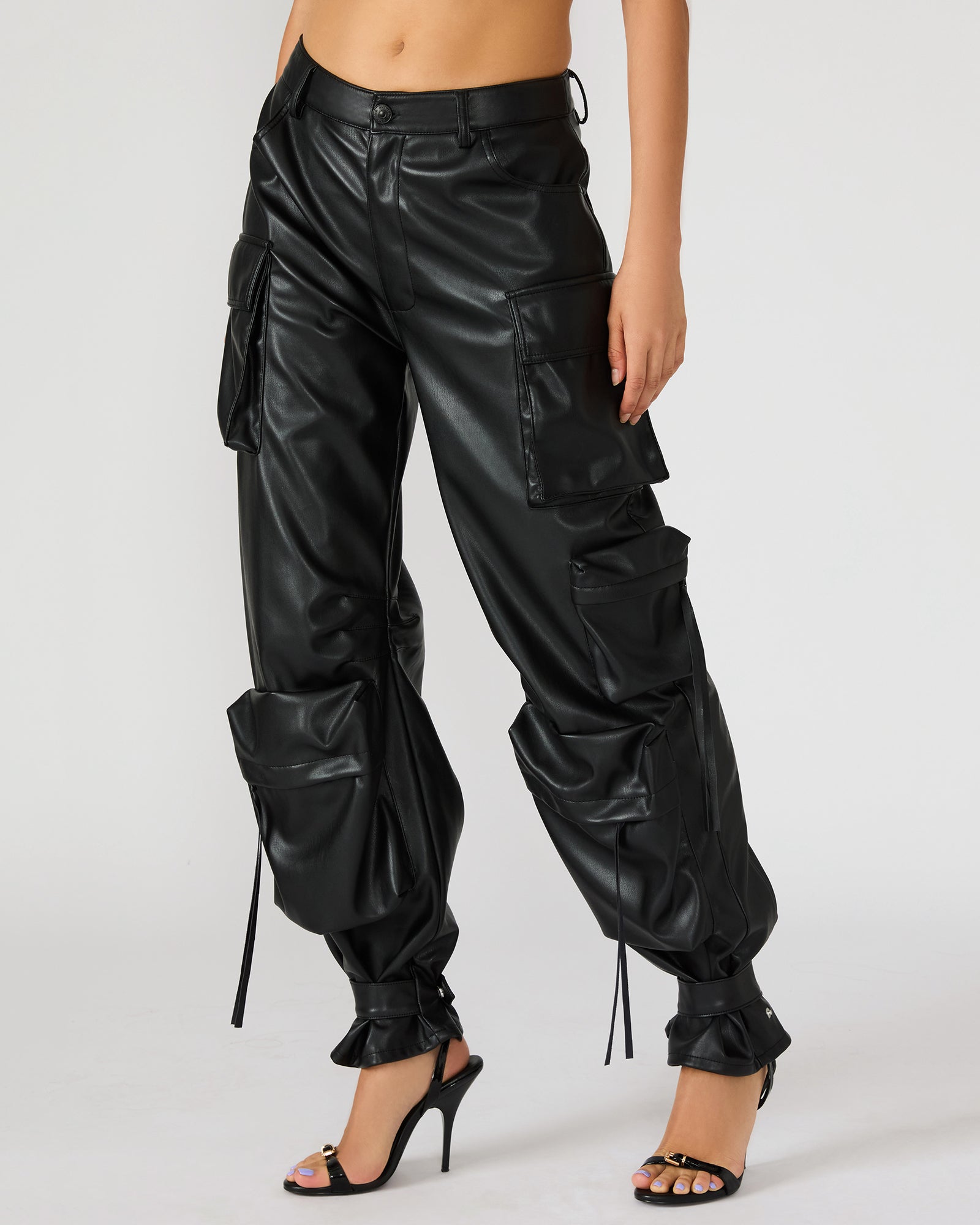 STEVEMADDEN_APPAREL_BP403778_BLACK_0700.jpg