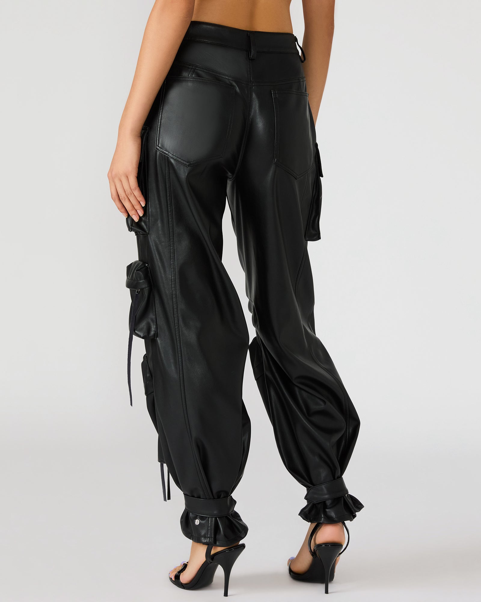 STEVEMADDEN_APPAREL_BP403778_BLACK_0705.jpg