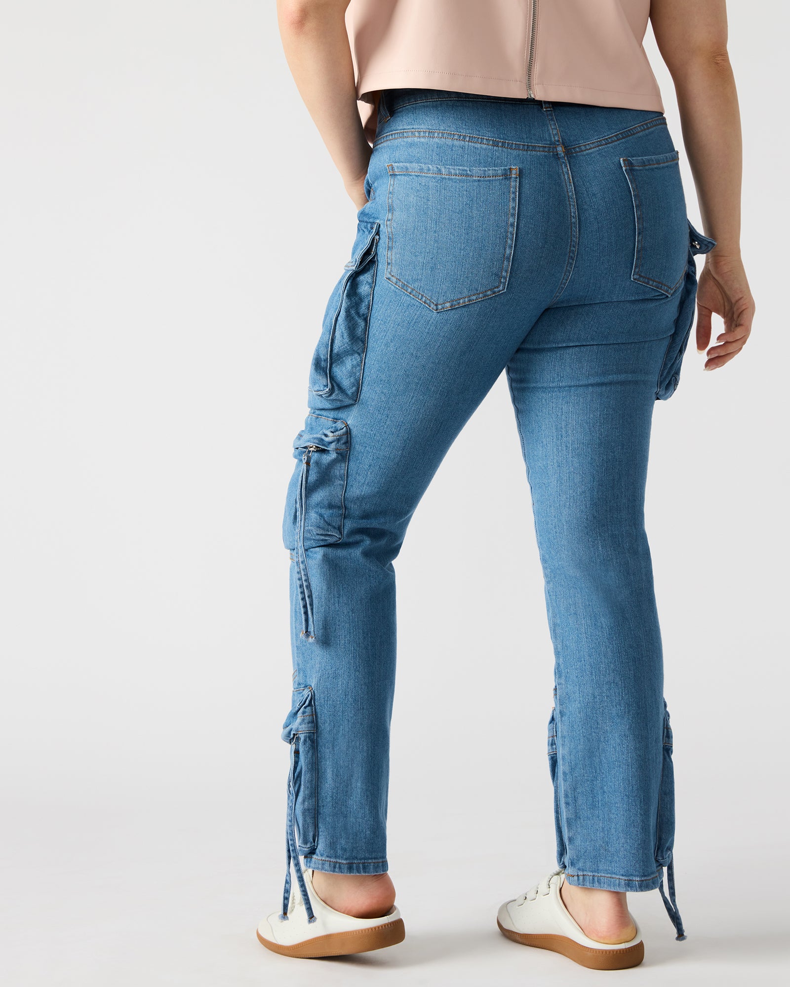 STEVEMADDEN_APPAREL_MP103400_DENIM-FAB_0270_884b6f2d-926d-40e4-9390-ea35d4d1d2af.jpg