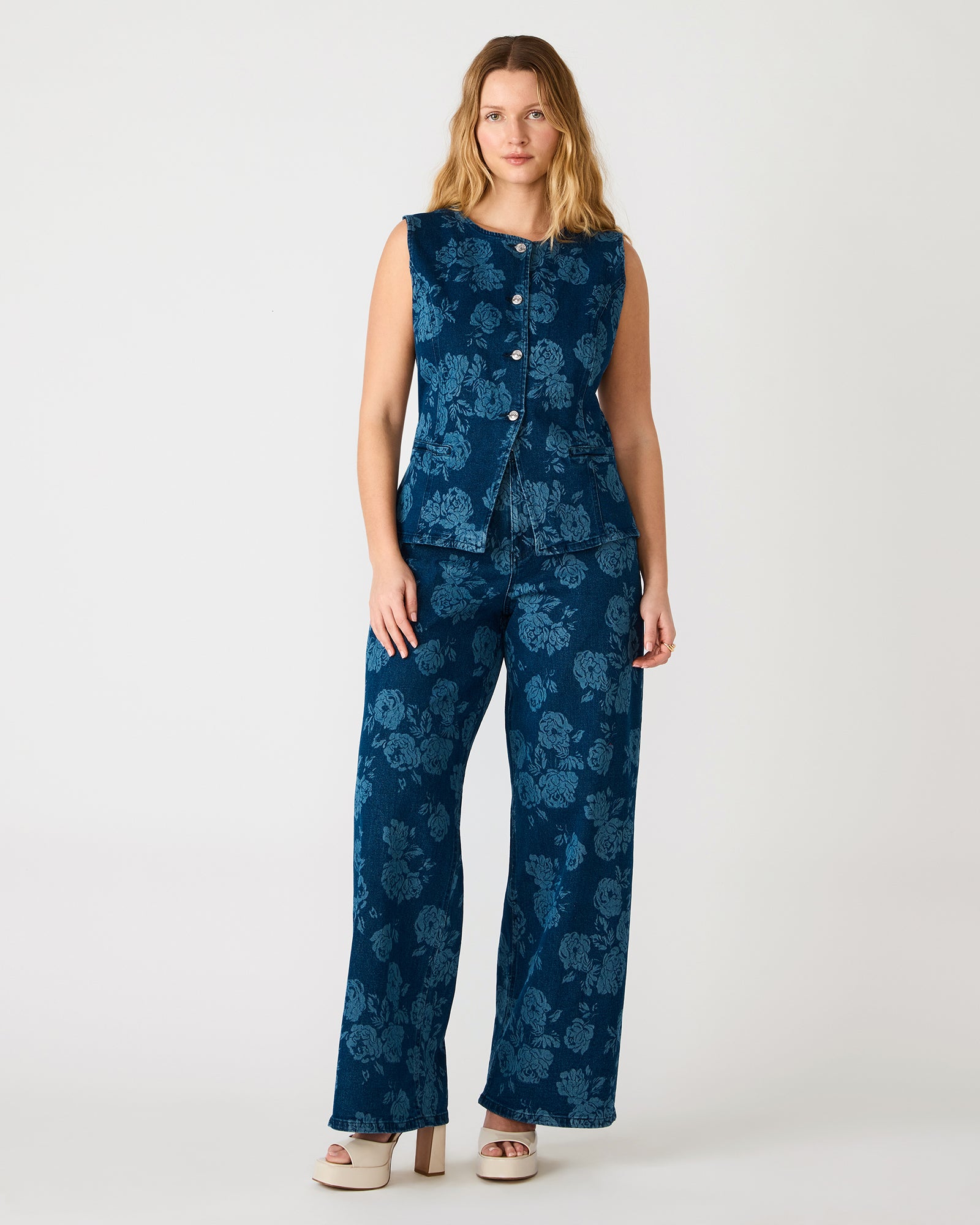 STEVEMADDEN_APPAREL_SA09570_ROSE-FROST_01_11579fe1-35e9-4170-8a2c-c9c0874e160f.jpg
