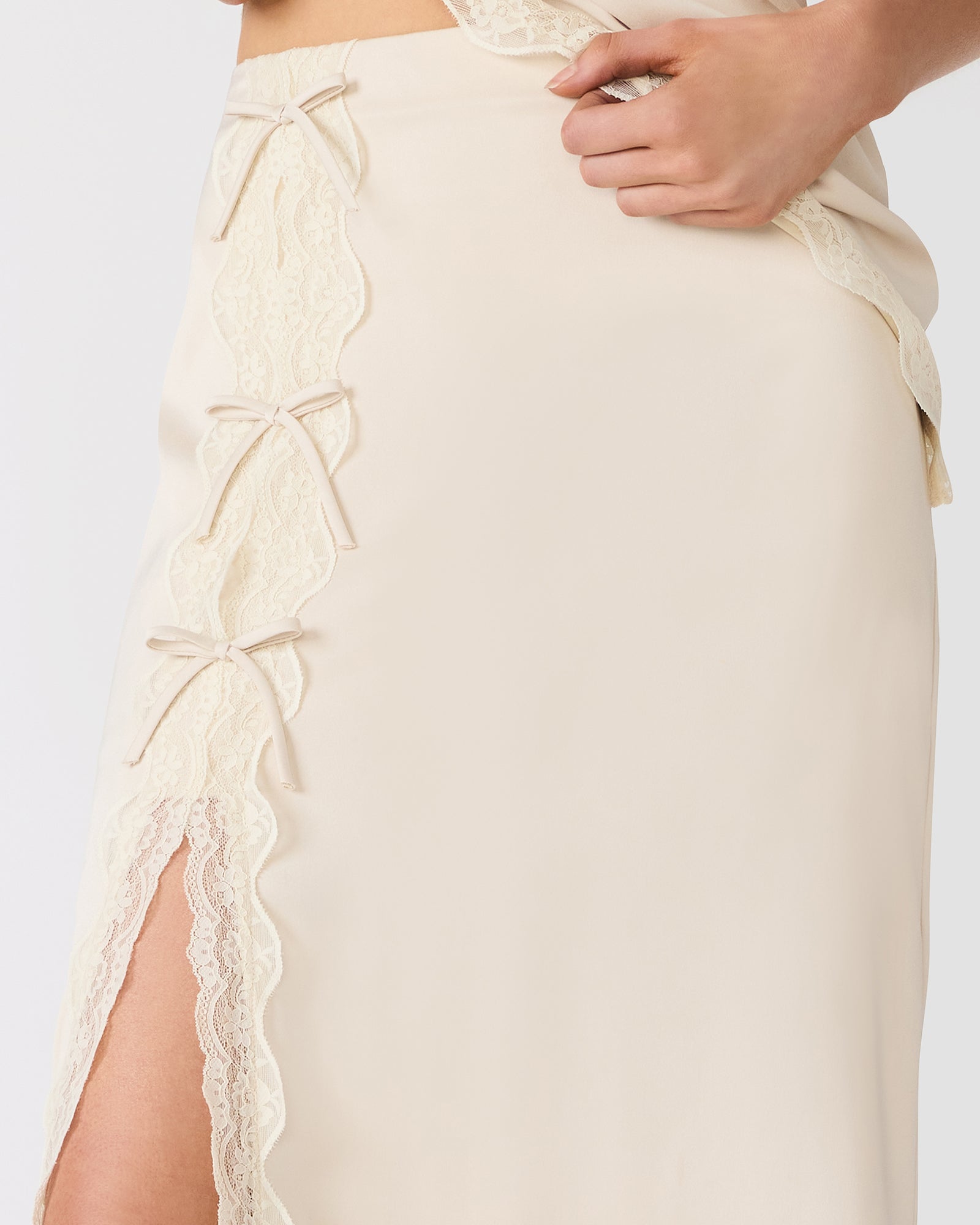 STEVEMADDEN_APPAREL_SB17375_IVORY_04.jpg