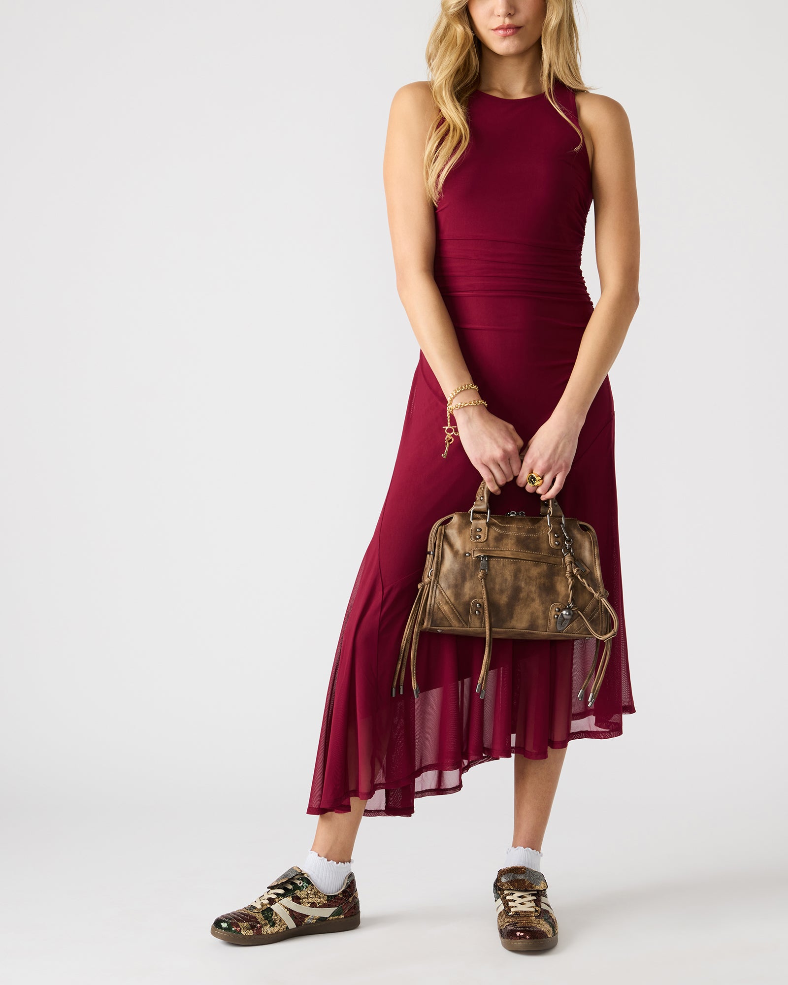 STEVEMADDEN_HANDBAGS_BRIGGS_BRN-DISTRE_0079_9b4fa2d5-0efb-456c-a1d3-d596aa13eb53.jpg
