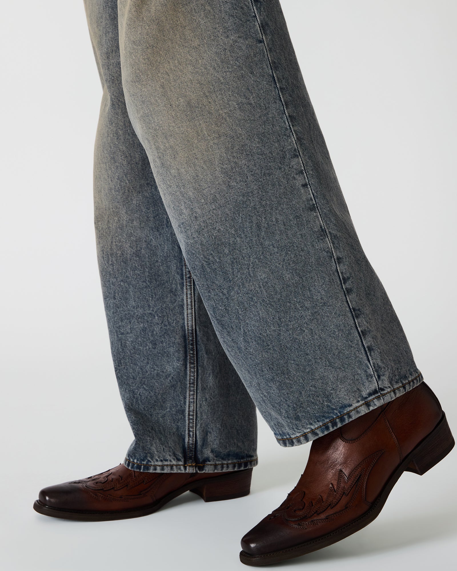 STEVEMADDEN_MENS_SANTANA_BROWN-LEATHER_0529_3e99aea9-8a11-4f3d-9916-4e2b7bb3d7f4.jpg