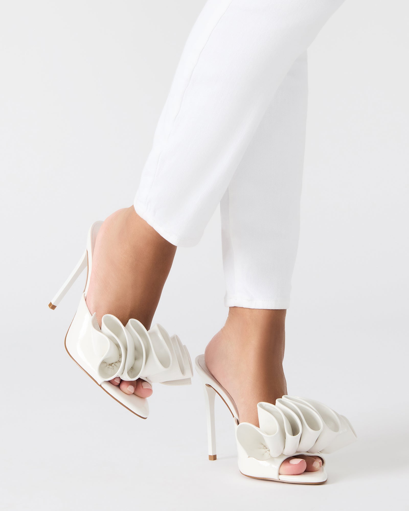 STEVEMADDEN_SHOES_AFFINITY_WHITE-PATENT_14170_5bda7e6c-a1fd-447e-91c9-4ac707a41895.jpg
