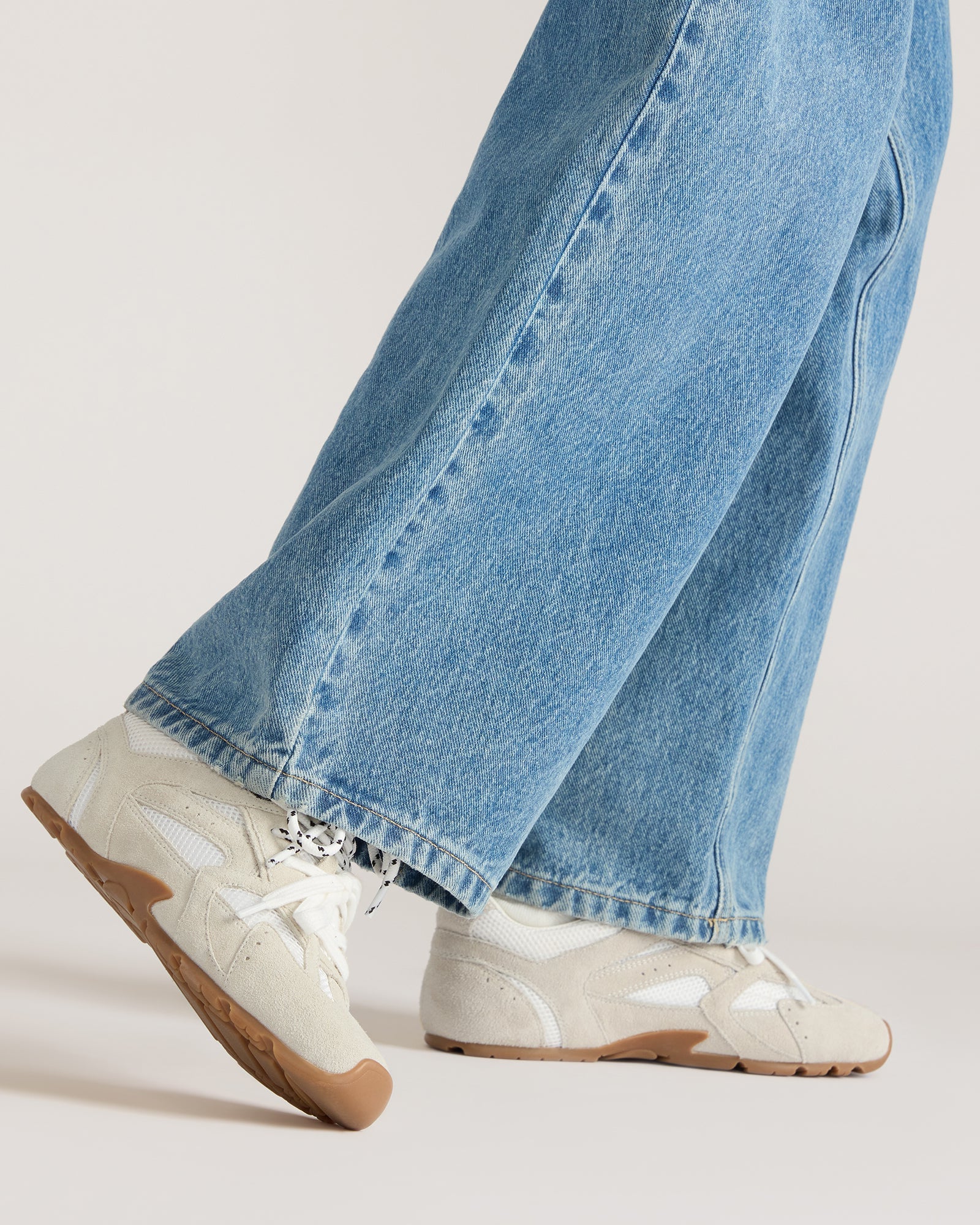 STEVEMADDEN_SHOES_AZIEL_WHITE-SUEDE_10864_1e488cd3-fba8-4707-a36b-c716f5eb5c81.jpg
