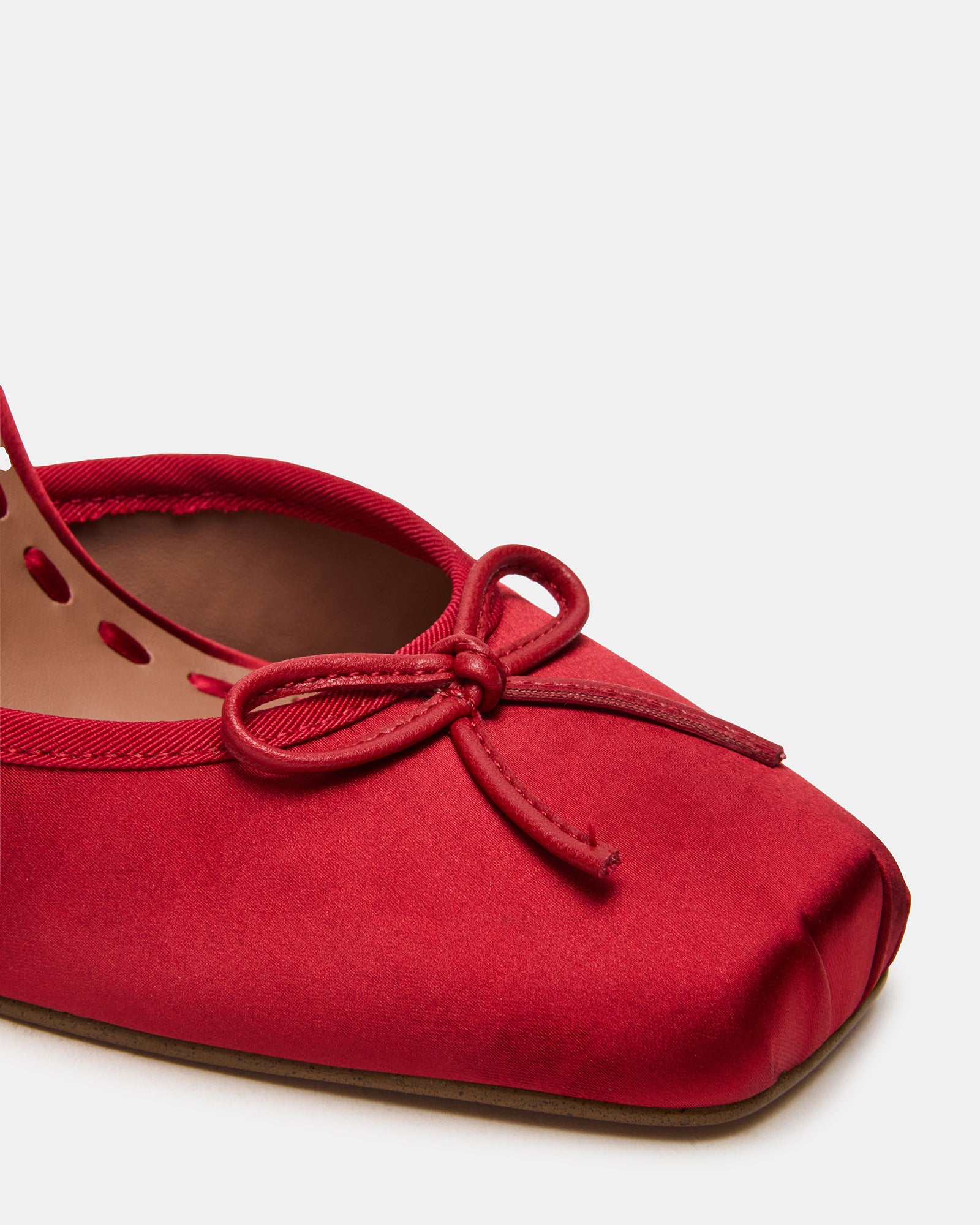 STEVEMADDEN_SHOES_LARINA_RED-SATIN_05_de8d8a73-5162-42f1-ad3b-14047e96fba0.jpg