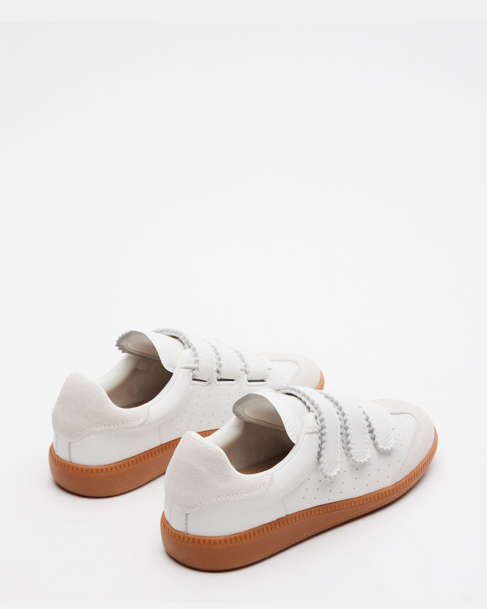 STEVEMADDEN_SHOES_MOMENTUM_WHITE_03_9b0eb739-0f1f-4f34-842c-193b58e6265f.jpg
