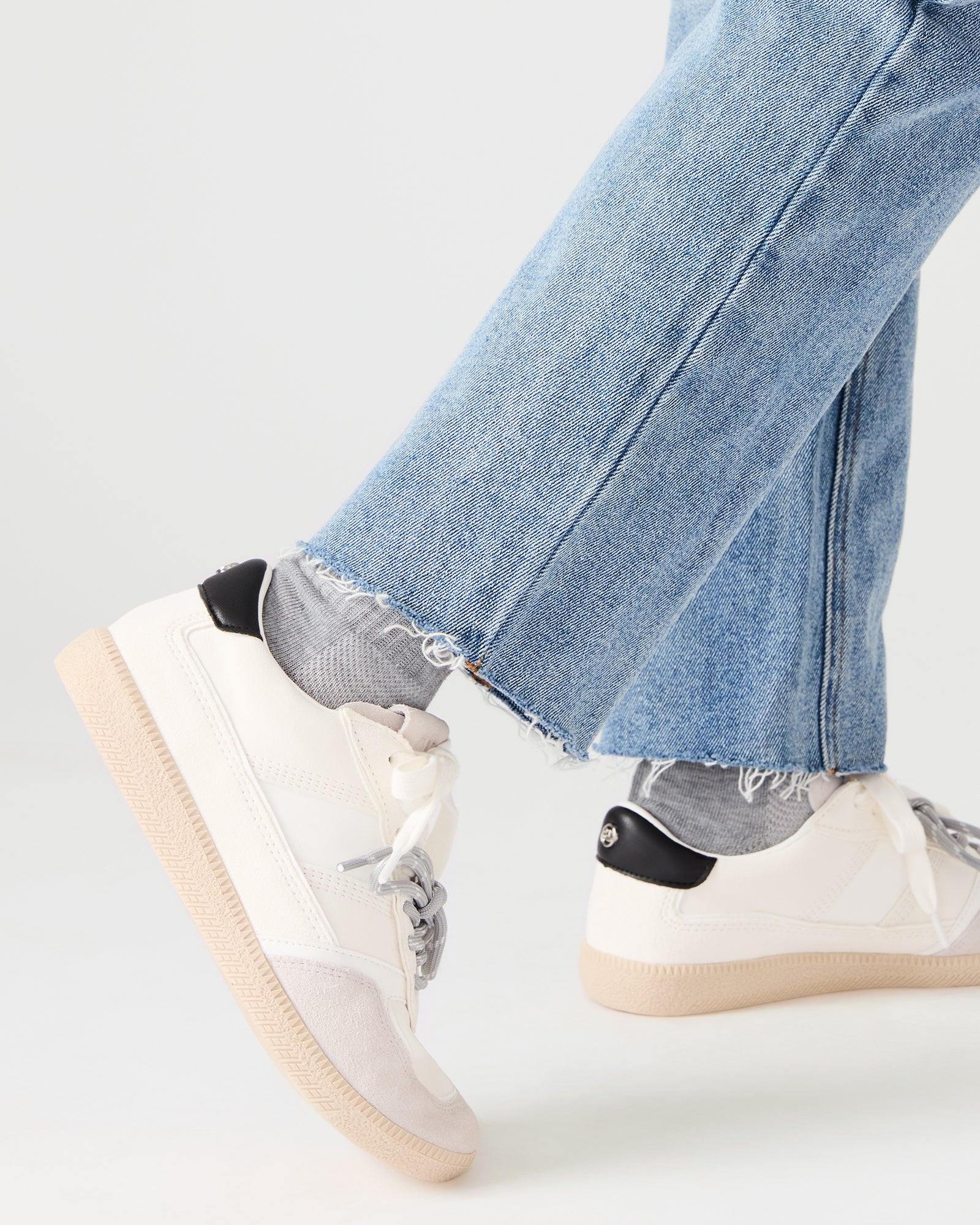 STEVEMADDEN_SHOES_SPORTY_WHITE_0537.jpg